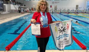 Master yüzücü Kezban Yeşer’den rekor skor – Spor