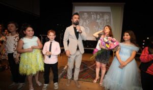 Menderes’te ‘Bir Zamanlar “Ünlü”ydüm müzikal tiyatrosunun prömiyeri sahnelendi – Kültür-Sanat