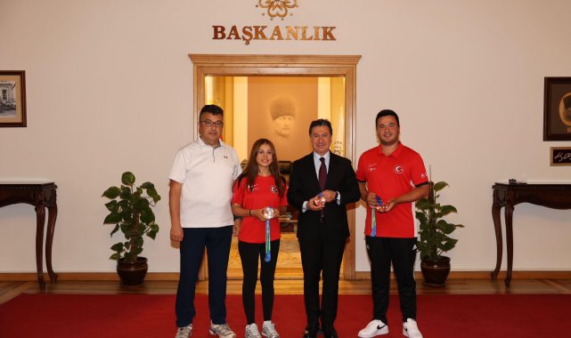 Milli okçular Hazal Burun ve Emircan Haney’den Başkan Aras’a ziyaret – Spor