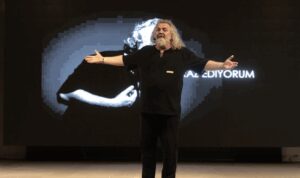 Müfit Can Saçıntı Akhisar’da sahne aldı – Kültür-Sanat