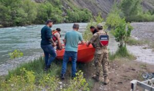 Munzur Nehri’nde mahsur kalan vatandaşı Jandarma kurtardı – Gündem