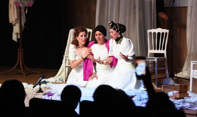 Osmangazili kadınlar Kozalar oyunu ile izleyici karşısında – Kültür-Sanat