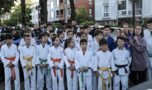 Özlü, mahalle ziyaretleri kapsamında genç sporcularla bir araya geldi – Gündem