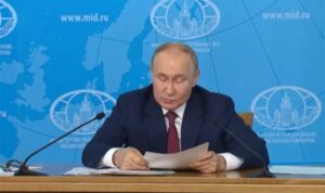Putin: Dünyadaki yeni güvenlik mimarisi eşit ve bölünemez olması gerekiyor – Dünya