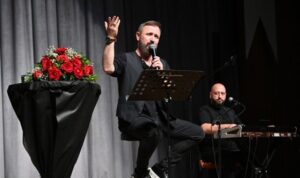 Radyocu ve şair Öge, Isparta’da sevenleriyle buluştu – Kültür-Sanat