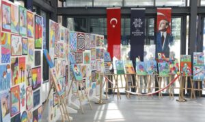 Sanat ve Gelişim Otizm Merkezi öğrencilerinden resim sergisi – Kültür-Sanat