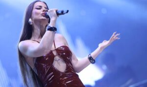 Sanatçı Simge, Antalyalılarla buluştu – Kültür-Sanat