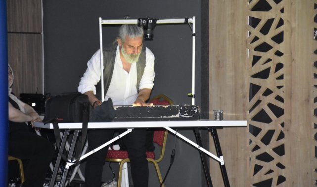 Sanatçı Tarkan Köylü’den kum sanatı gösterisi – Kültür-Sanat