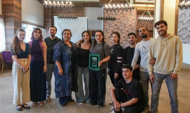 Tiyatro oyuncusu Bilmen’den tiyatro rejisörlüğü atölye çalışması – Kültür-Sanat