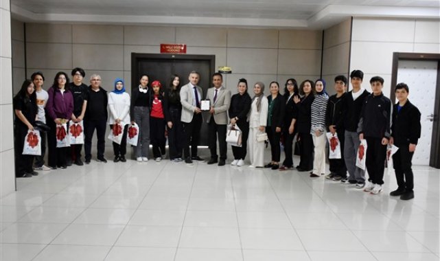 TÜBİTAK finalistlerinden İl Müdürü Çalışkan’a ziyaret – Gündem