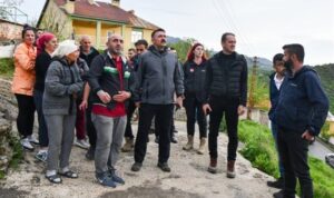 Tunceli Valisi Tekbıyıkoğlu, çatıları uçan evlerde incelemelerde bulundu – Yaşam