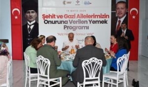 Vali Canalp, şehit ve gazi ailelerini yemekte ağırladı – Yaşam