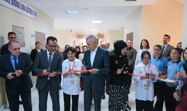 Vali Çiçekli, TÜBİTAK 4006 Bilim Fuarı’nın açılışına katıldı – Gündem